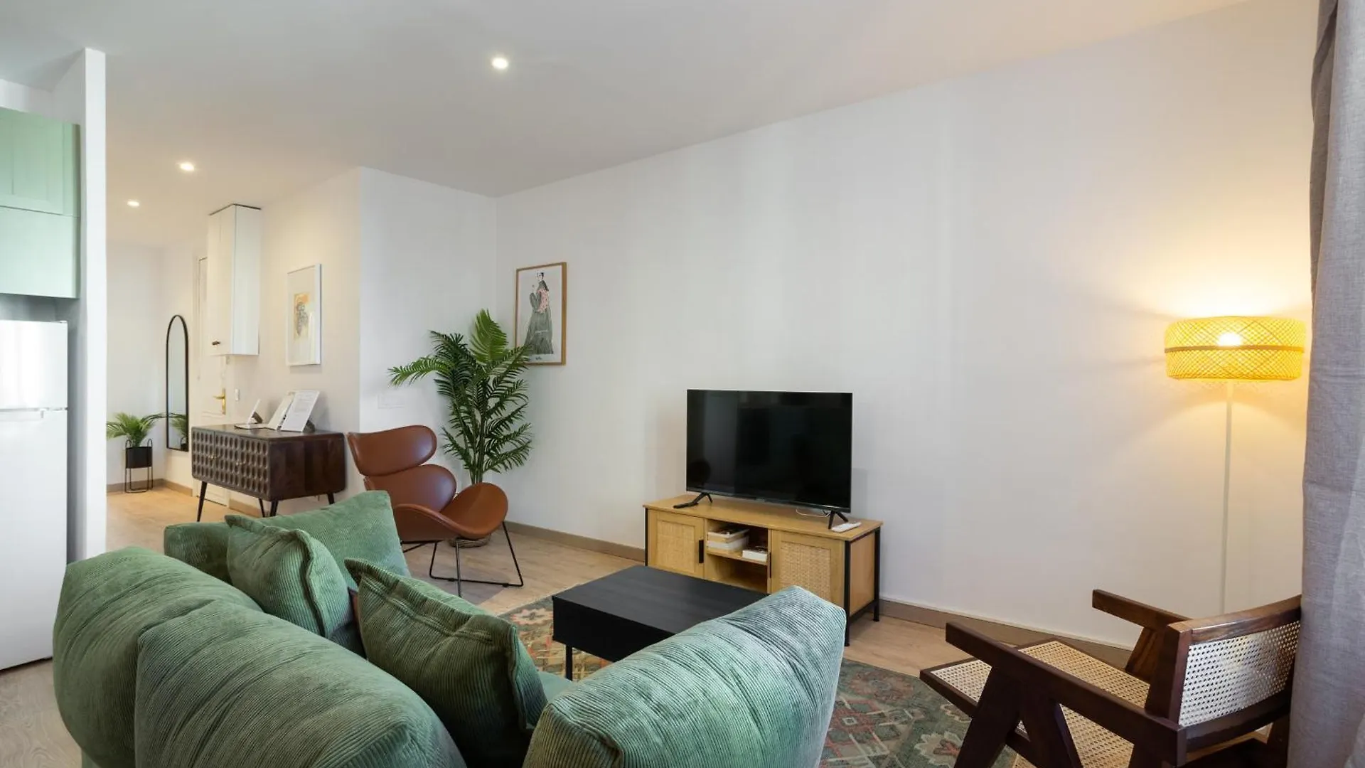 11Crc1037 Newly Decorated Apartment Near Sants Station Barcelona Spanien