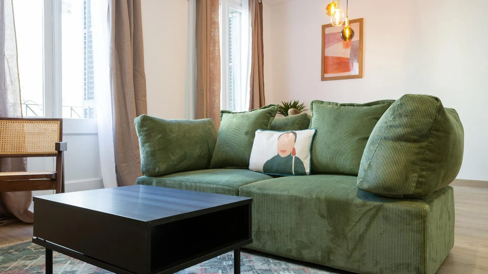 11Crc1037 Newly Decorated Apartment Near Sants Station Barcelona