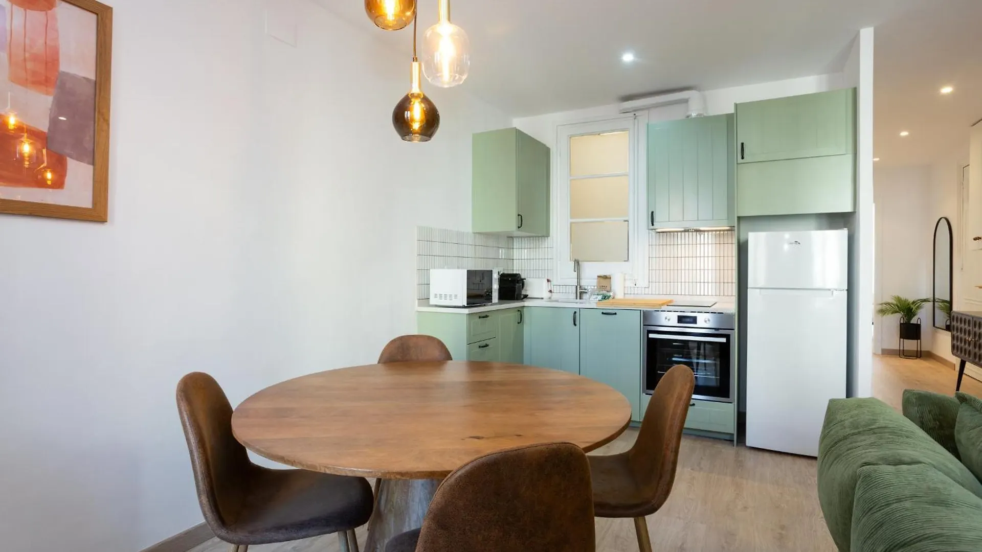 11Crc1037 Newly Decorated Apartment Near Sants Station Barcelona Spanien