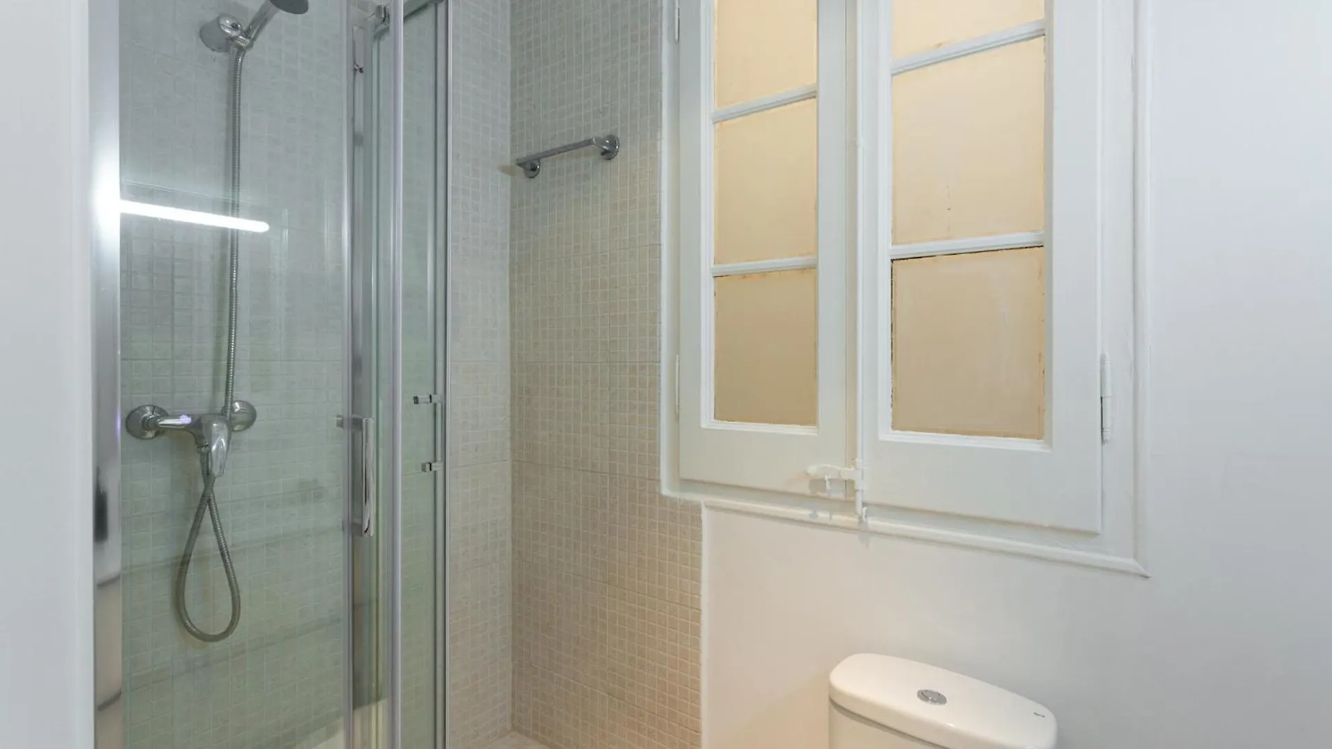 11Crc1037 Newly Decorated Apartment Near Sants Station Barcelona 0*,
