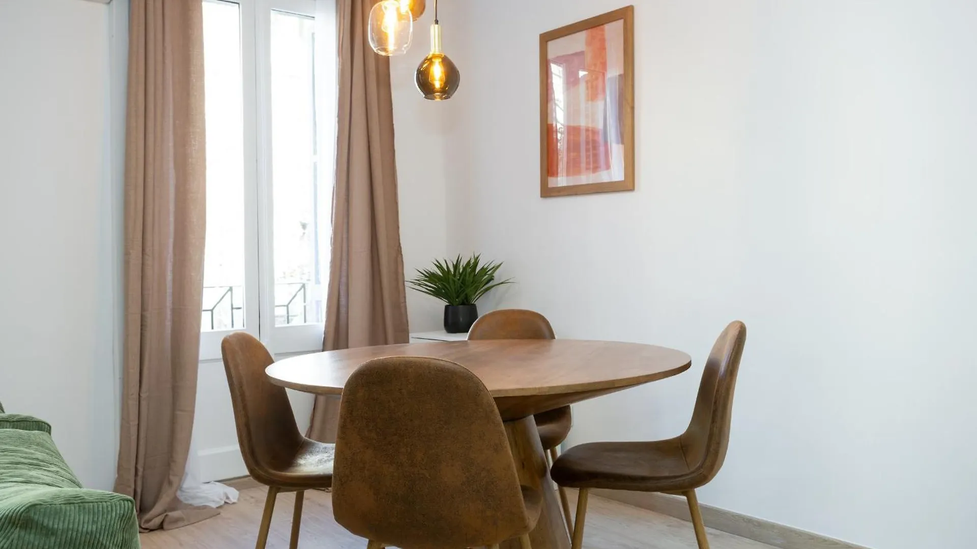 11Crc1037 Newly Decorated Apartment Near Sants Station Barcelona Spanien