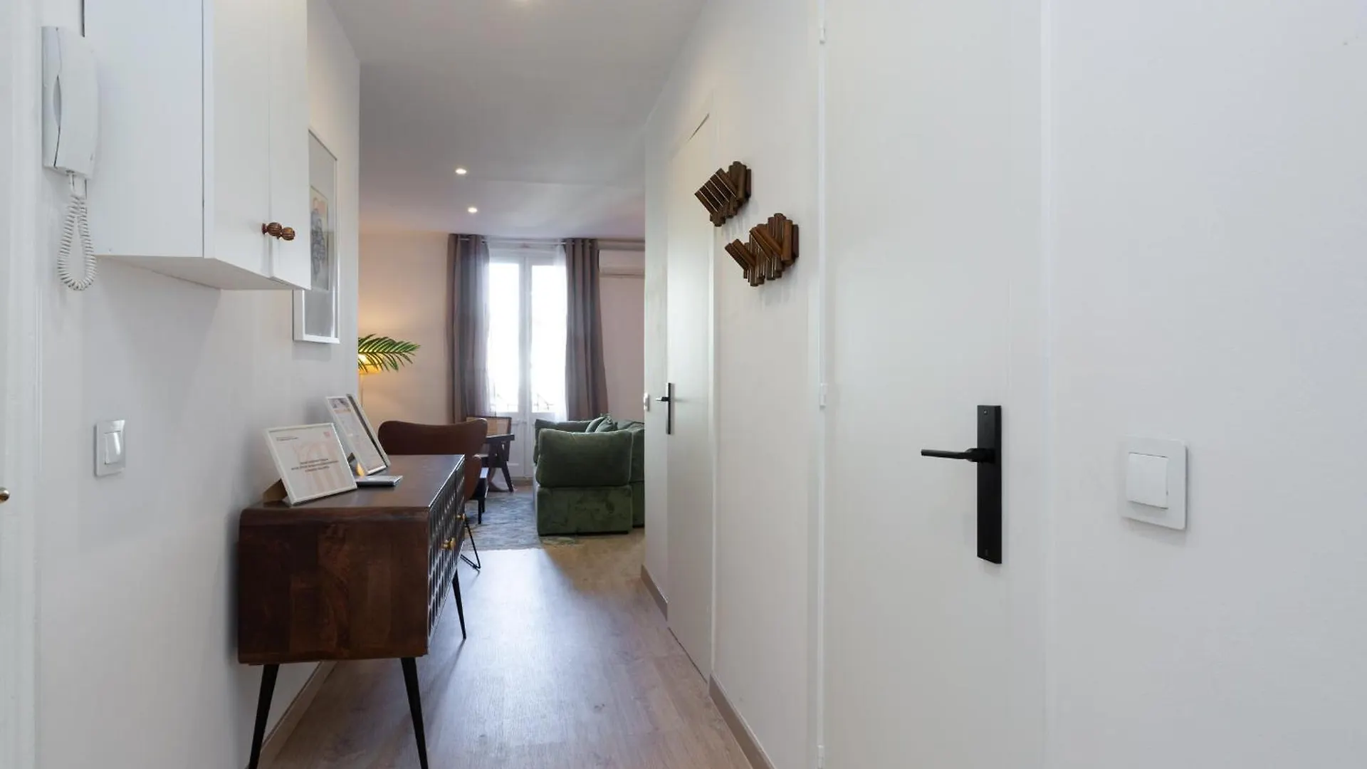11Crc1037 Newly Decorated Apartment Near Sants Station Barcelona