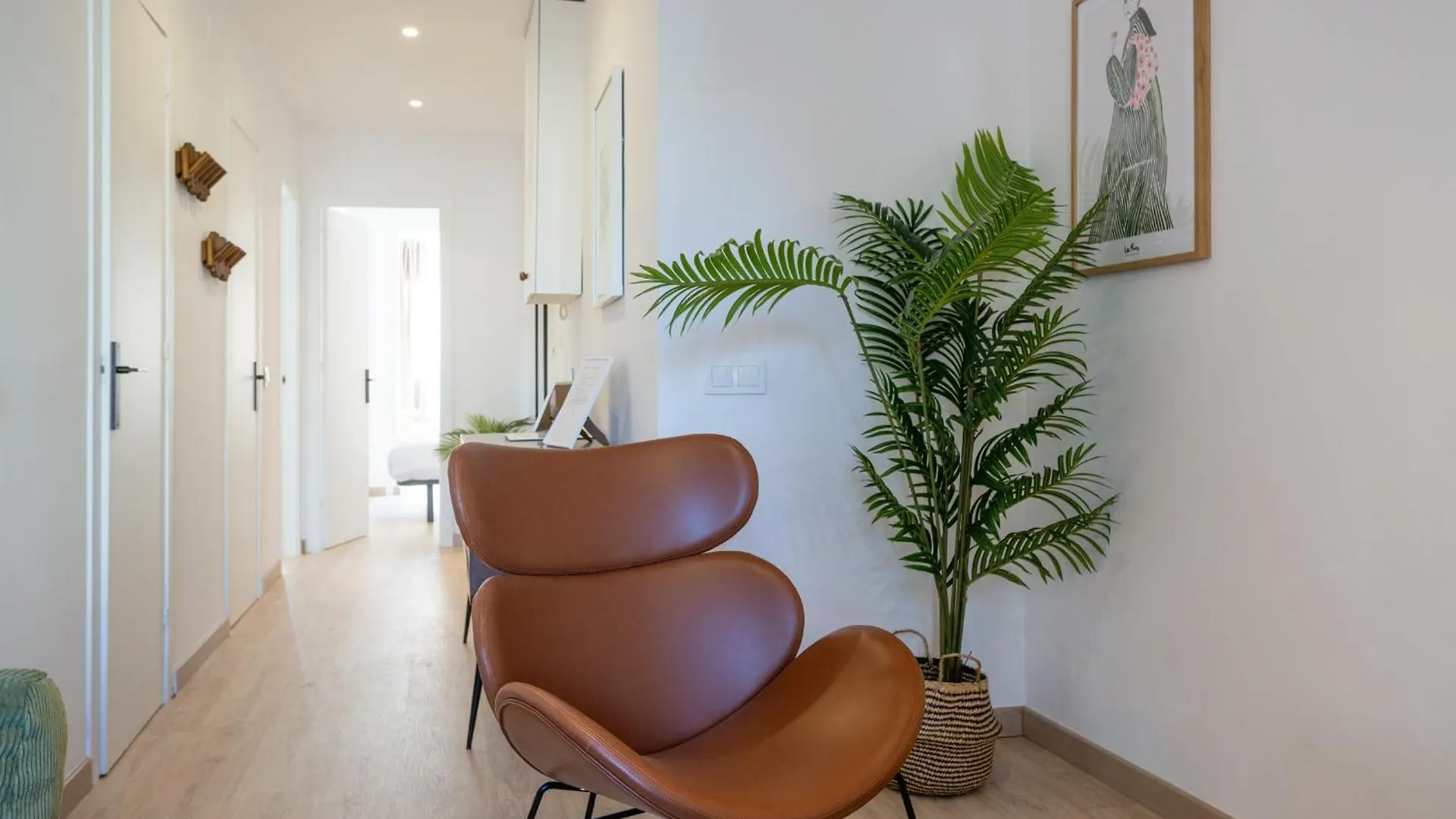 11Crc1037 Newly Decorated Apartment Near Sants Station Barcelona