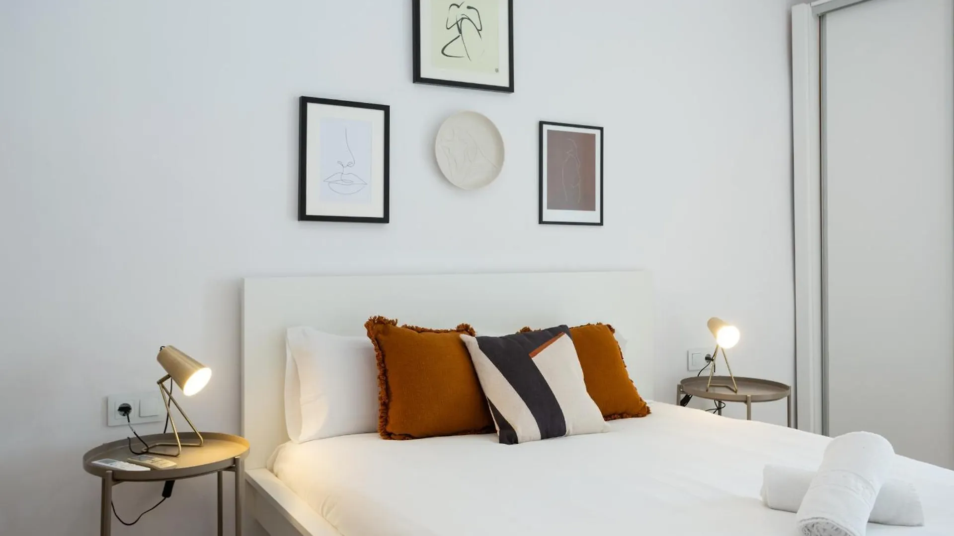 11Crc1037 Newly Decorated Apartment Near Sants Station Barcelona