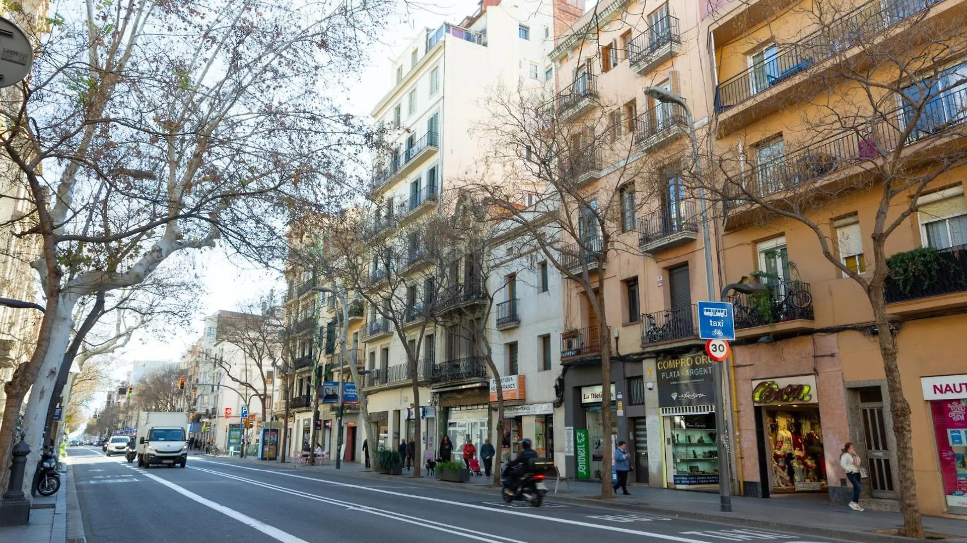 11Crc1037 Newly Decorated Apartment Near Sants Station Barcelona