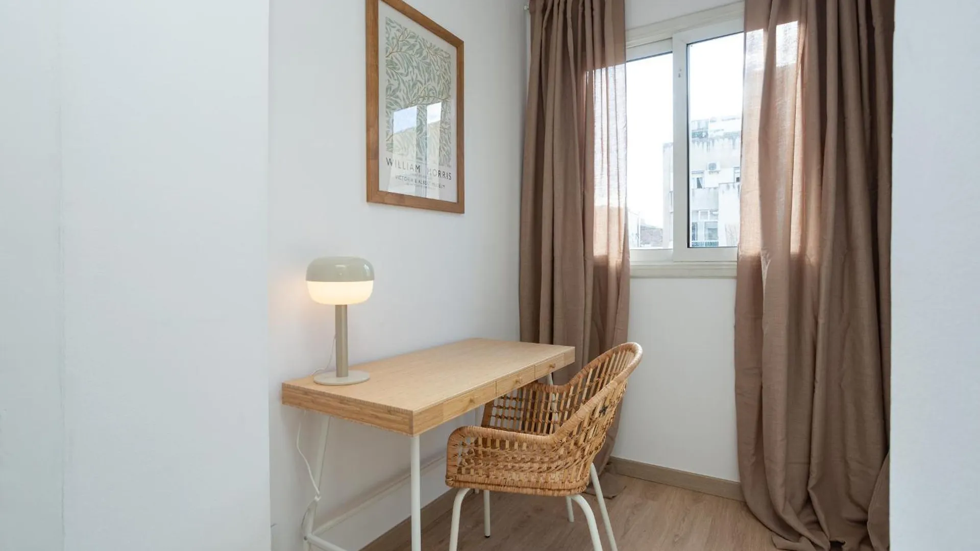 11Crc1037 Newly Decorated Apartment Near Sants Station Barcelona